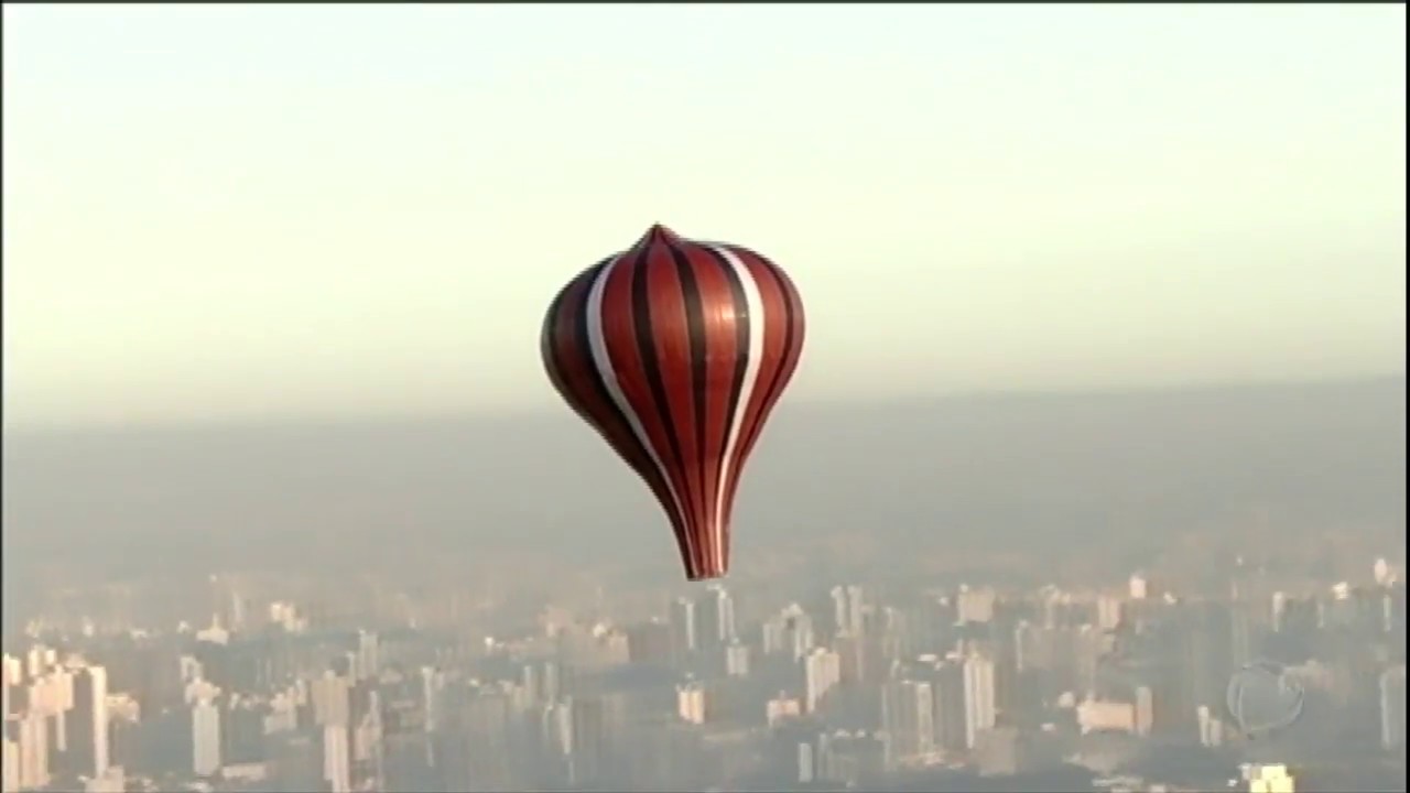 Helicóptero da Record TV flagra problemas causados por balões em SP