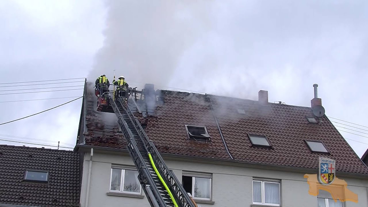 Dachstuhlbrand zerstört Wohnhaus bei Quierschied