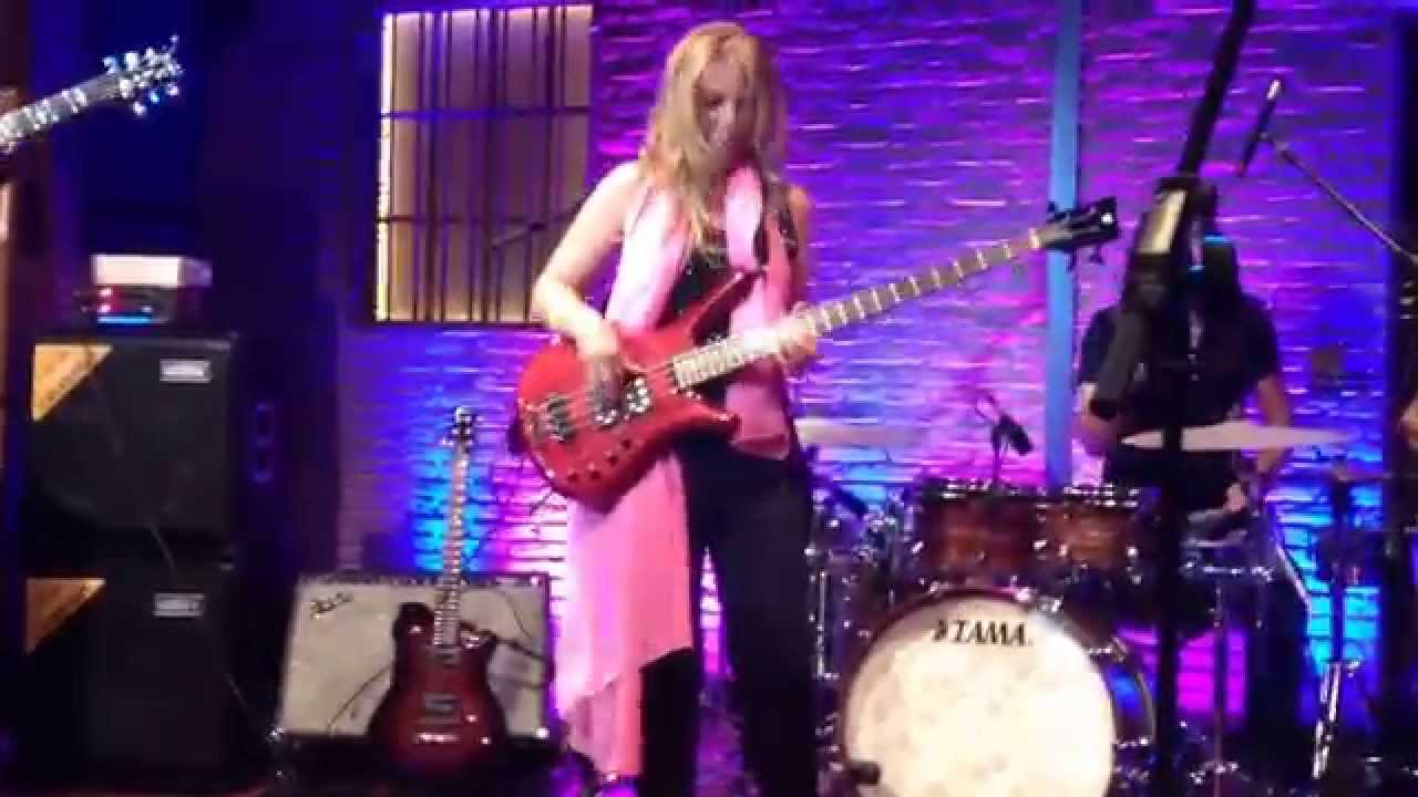 Her name is Antonella!Jamming! #bass #jamsession #warwickbass #pink #improvisation