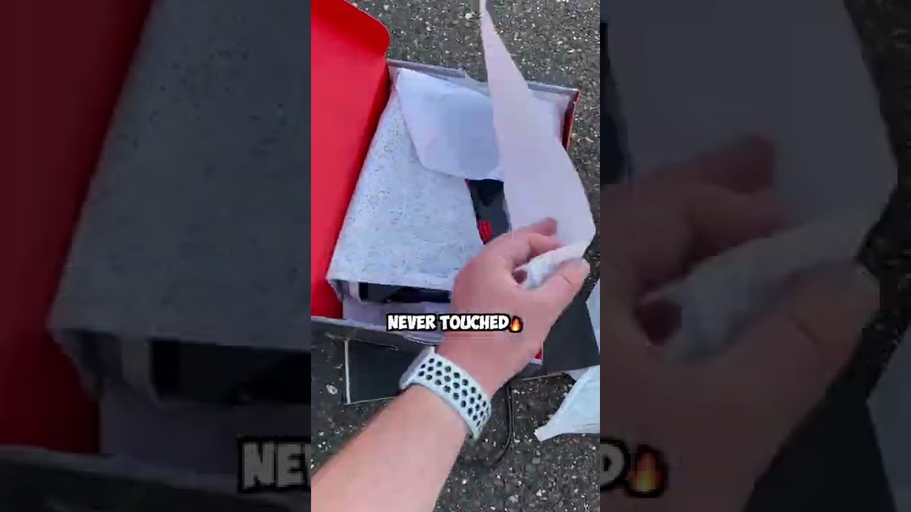 Foot Locker vs a Foot Locker 15 Mins Away👀