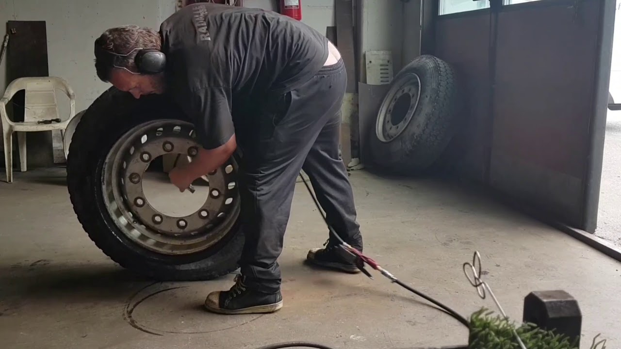 Truck tire stretching 275/70R22.5 on 11.75" wheel