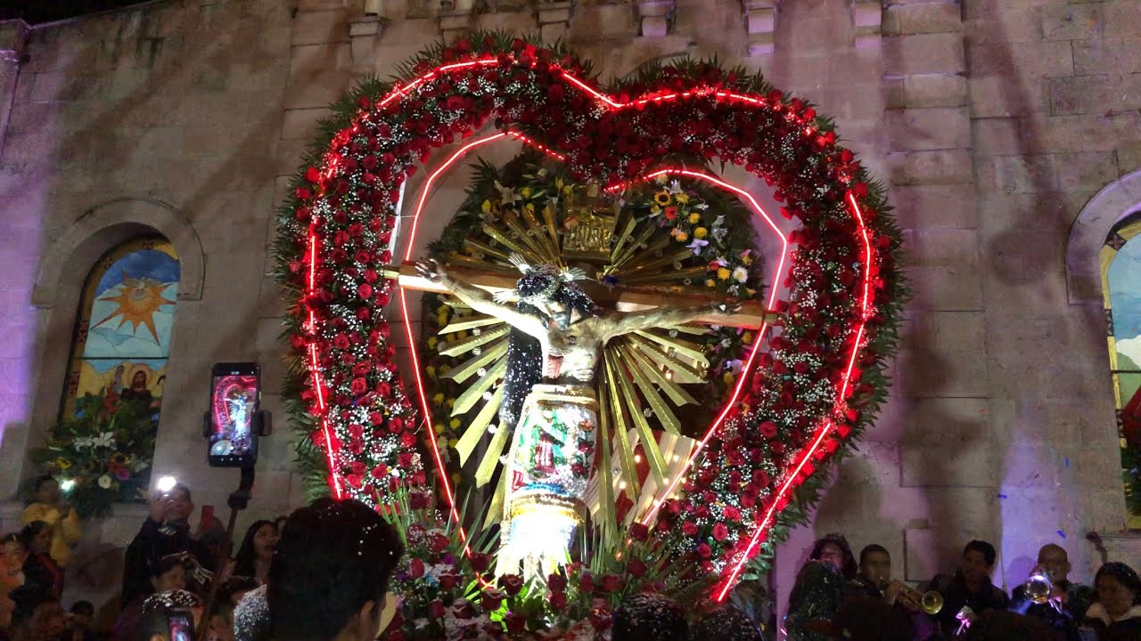 Tapetes multicolores, 🎨 así se vive una fiesta en PAMATACUARO MICH ‼️😍