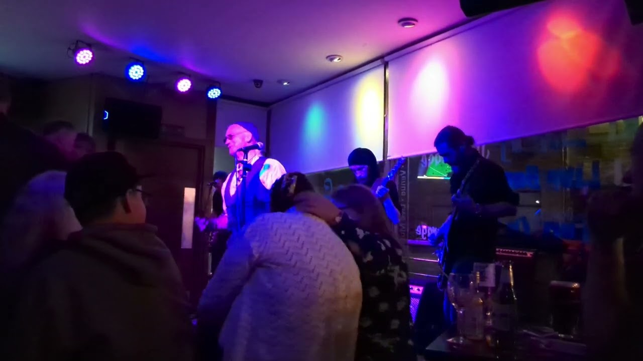 Dunamis gig Bar Bliss