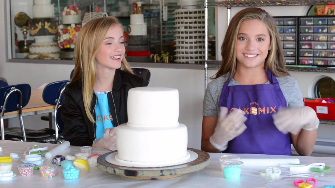 Cake designing with Lauren at Duffs Cakemix!