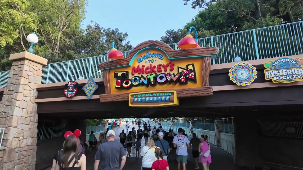 Rope Drop to Mickey’s Toontown @Disneyland 