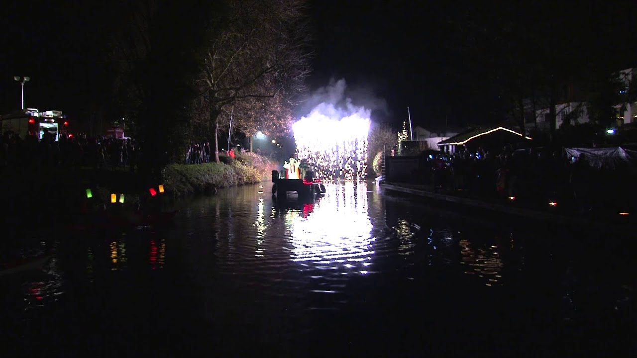 Nikolaus in Kleve kommt über das Wasser