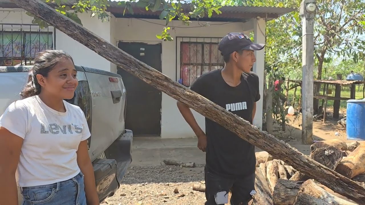 Fredy Le Lleva Leña A Su Mamá ,| Asi Reacciono Doña Regina Al Ver Tanta Leña
