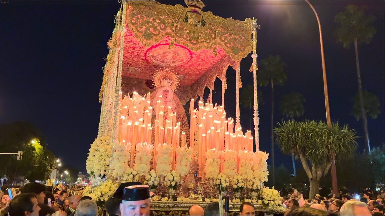 Magna de Sevilla (VII) | La Macarena, emotiva levantá en la delantera del paso