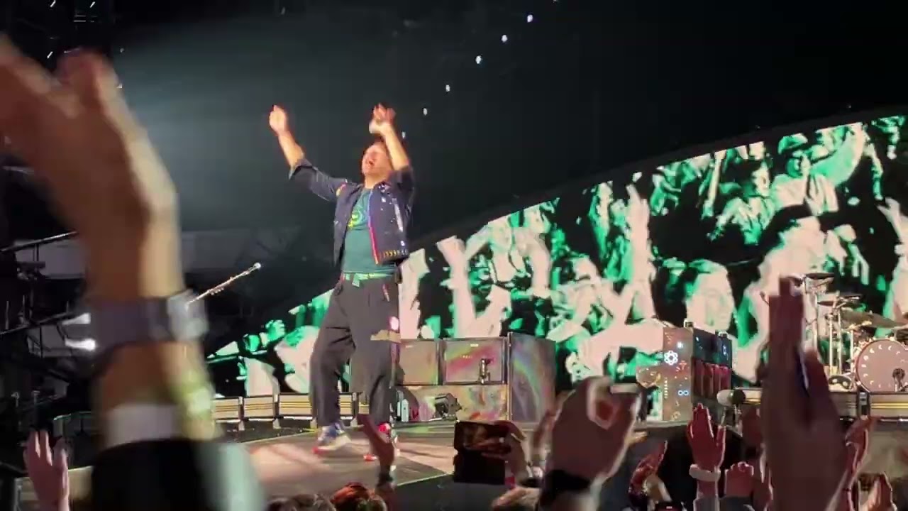 Feelslikeimfallinginlove - fireworks ending - Coldplay - Live in Dublin