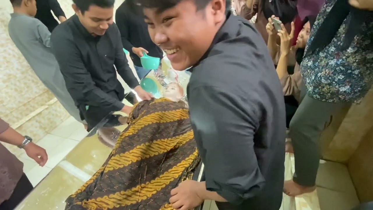 Kelompok: 1 Tugas agama Pengurusan Jenazah (Memandikan, Mengkafani, Menyolati, dan Menguburkan)”