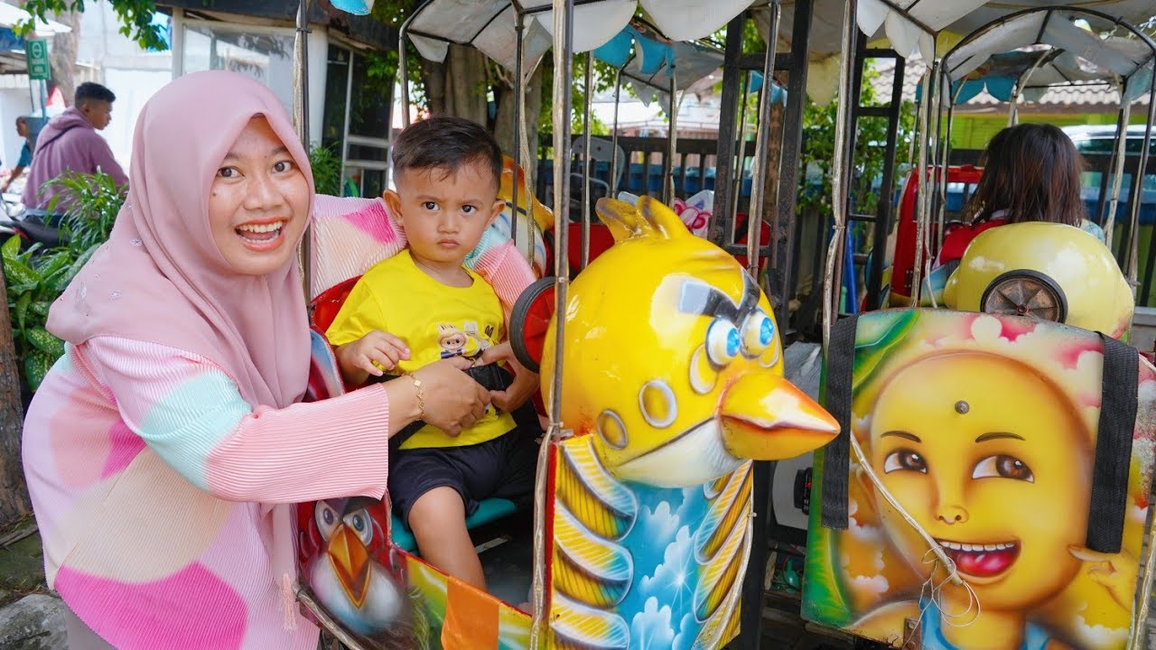 AZAM NAIK ODONG ODONG DIPASAR 🥵 DAN BELI MAINAN PESAWAT