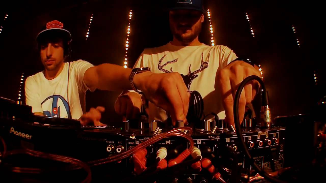 CROOKERS @ I LOVE TECHNO 2009 INTRO (CROOKERS FT. SOULWAX & MIXHELL)
