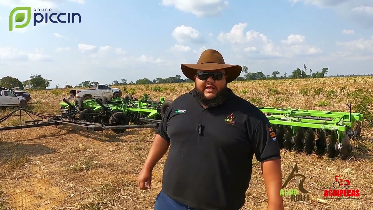 Grade Niveladora Piccin em operação no campo