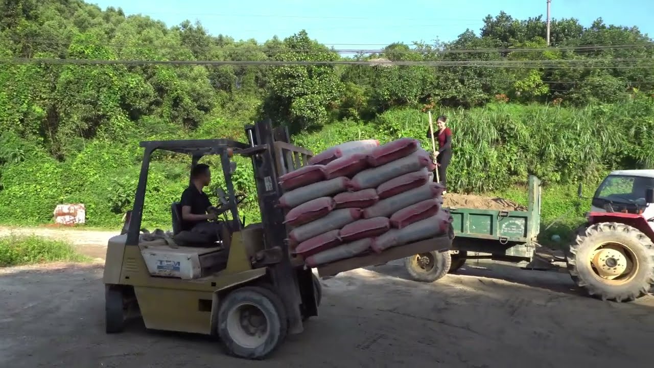 I Wish I Saw This! Girl Drives a Truck to Help Deliver Sand and Cement to Highland Villagers