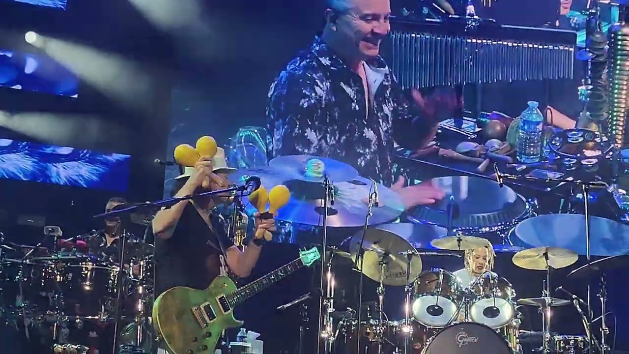 SANTANA  Arènes de Nîmes  21 Juillet 2025  Arrivée sur scène de Carlos...