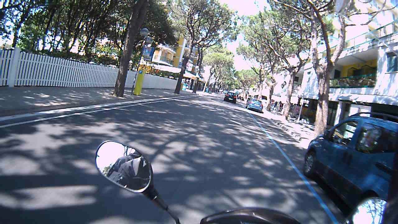 HONDA sh 125i von Jesolo-Pineta, Viale Oriente, zum Lido ( 2.Teil )