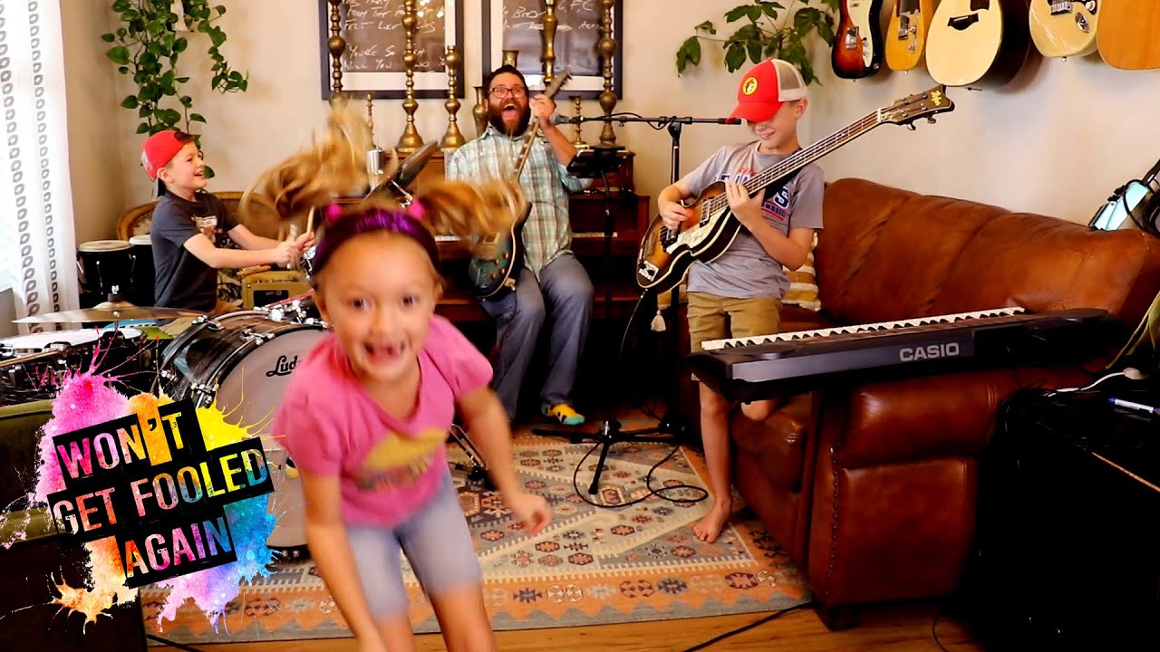 Colt Clark and the Quarantine Kids play 