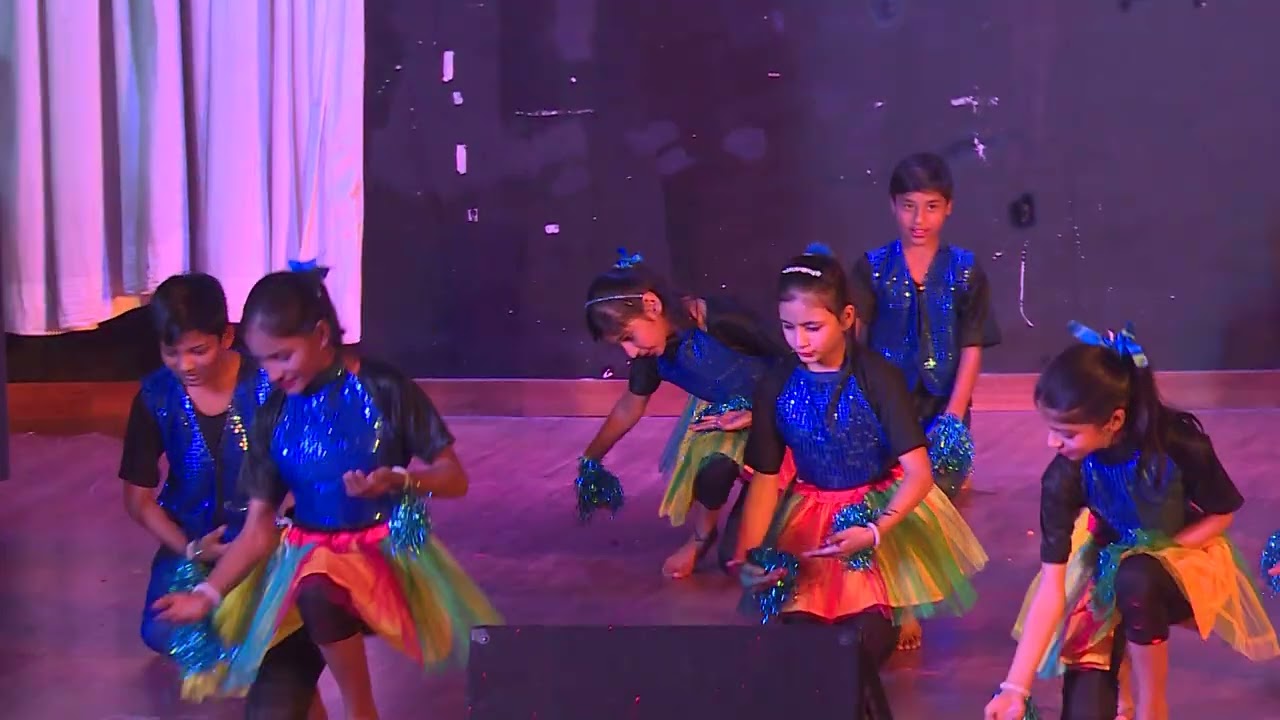 Class 6 Students performing on the song Taare Zameen Par
