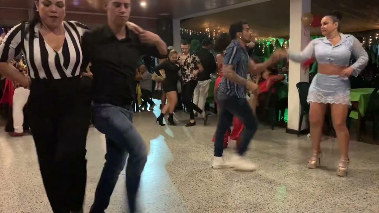 Brisas Balneario Presents: Lunes Sabrosos Feacturing: La Eléctrica