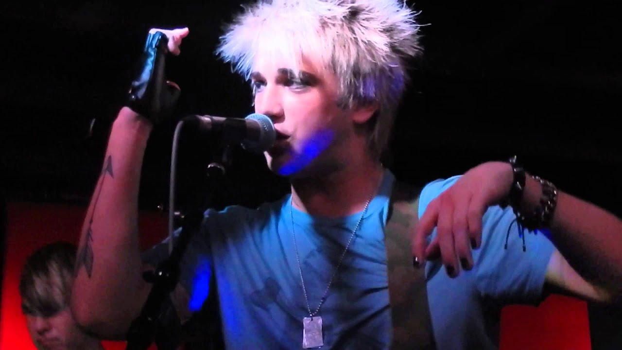 Snow White - Fly Away Hero