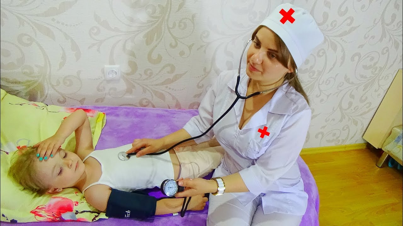 Маргарита ЗАБОЛЕЛА или притворяется София как ДОКТОР видео для девочек