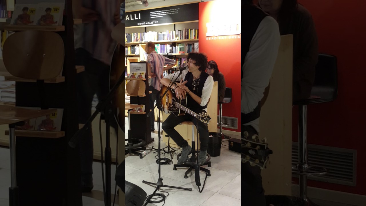 16.02.17 • chiacchiere e Voodoo love - Ermal Meta @ Feltrinelli Red | Firenze