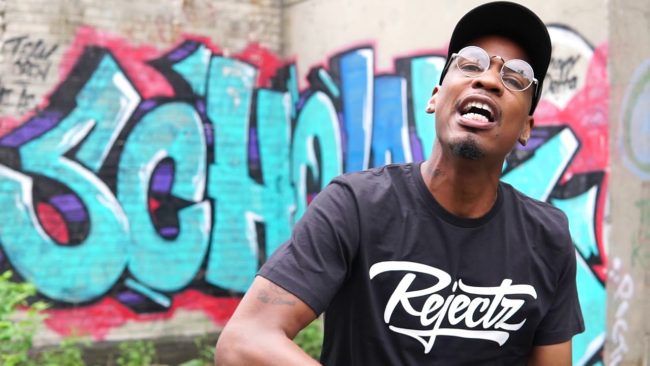Dee Free 