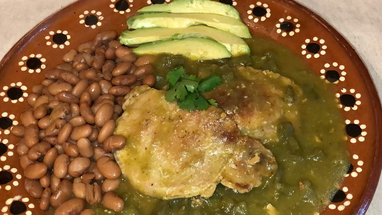 Chuletas de Puerco en Salsa Verde (Con Nopales)