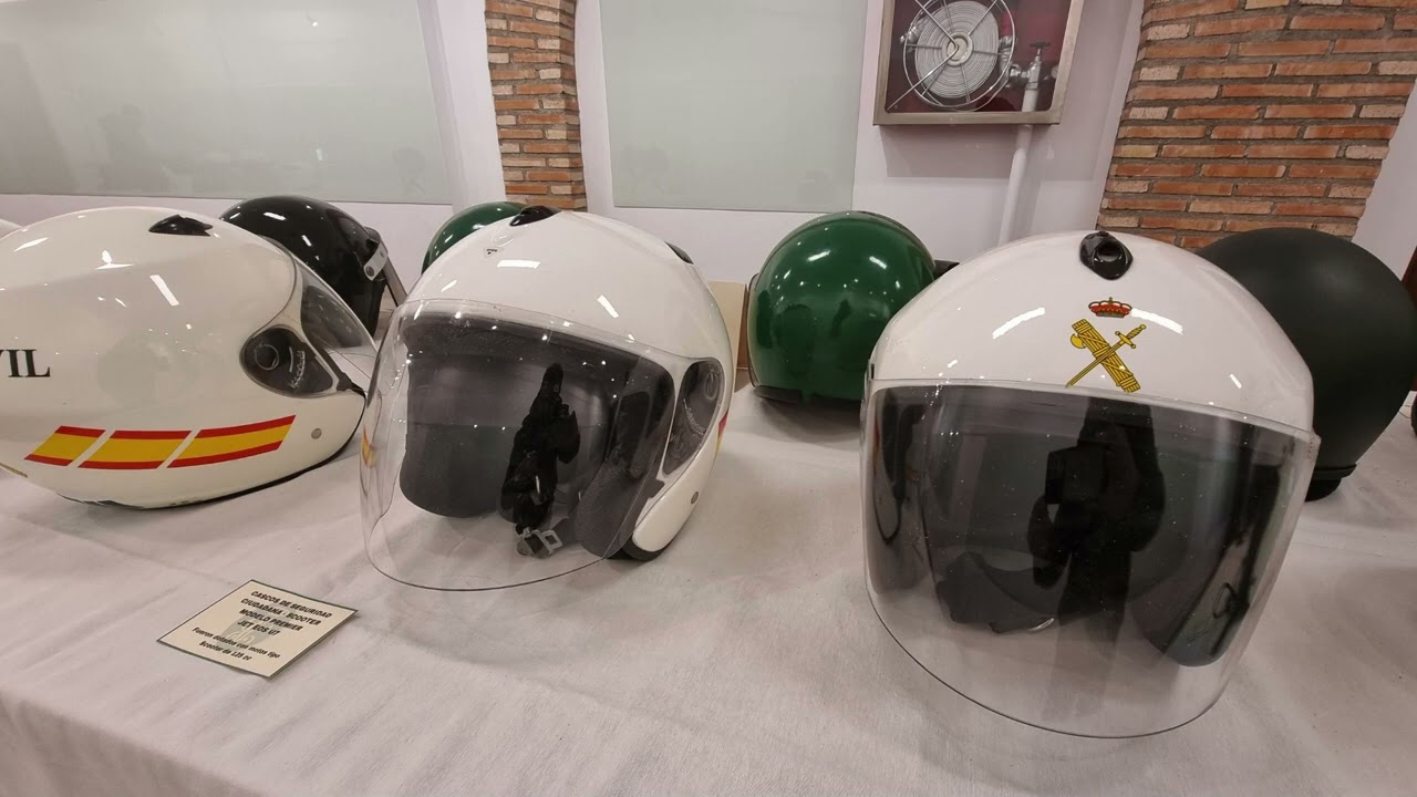 Exposición Cascos Reglamentarios en la Guardia Civil .- Madridejos San Sebastián 2024.-