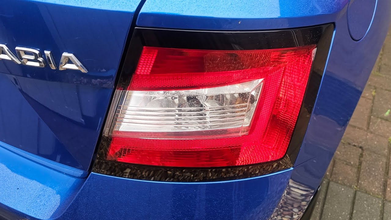 Mk3 Fabia brake light bulb change how to