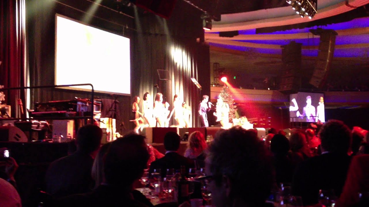 Darren Criss of Glee performs 'It's Not Unusual' LIVE @ Trevor Live benefit (Dec 4, 2011)