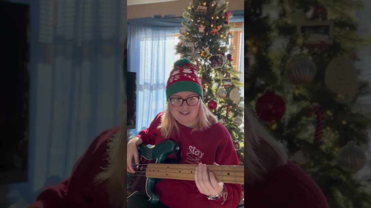 Merry Christmas Everyone by Shakin’ Stevens Bass Cover