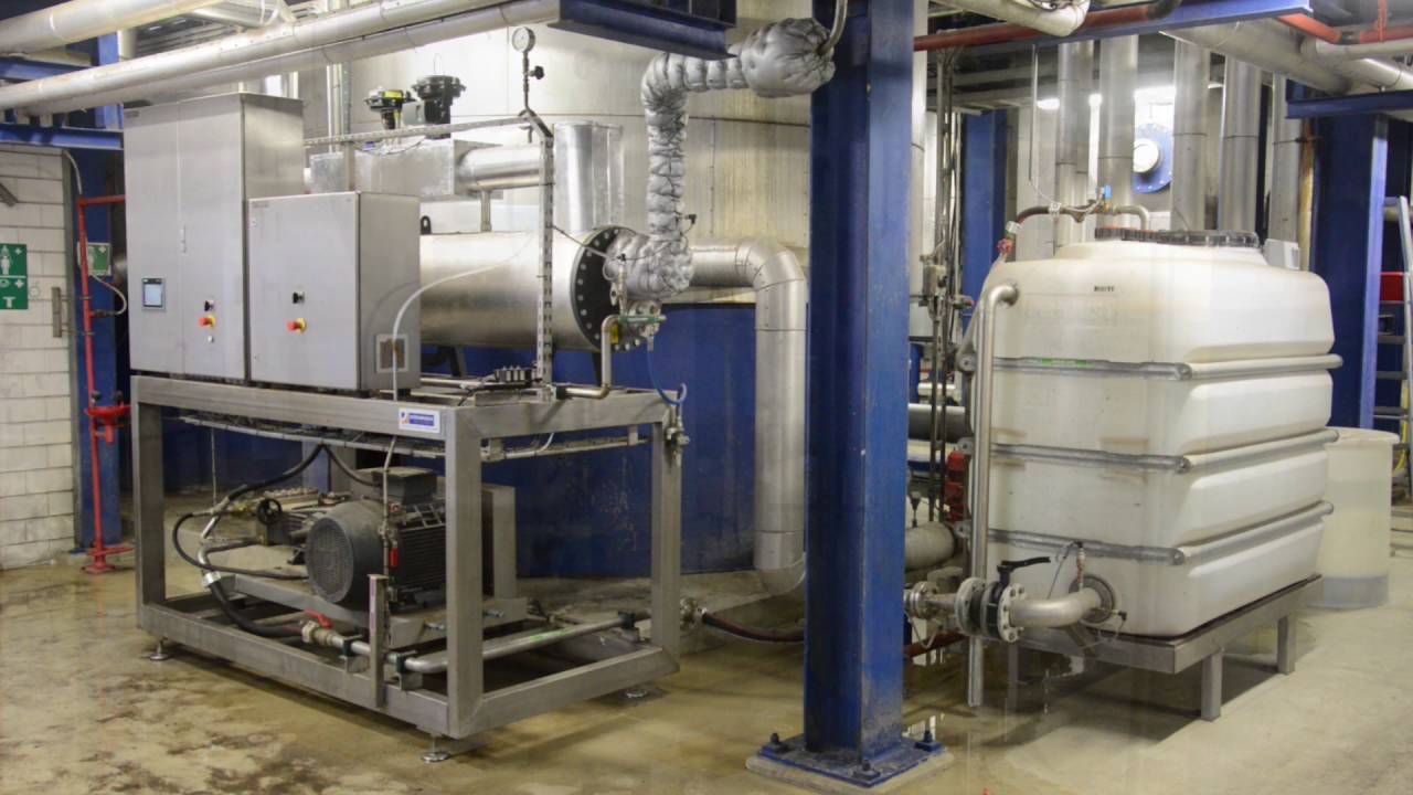 Cleaning booth for leaf filter plates - by Gröninger Cleaning Systems BV