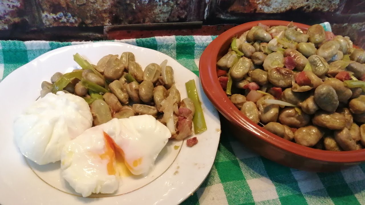 Habas tiernas, con jamón y ajos tiernos