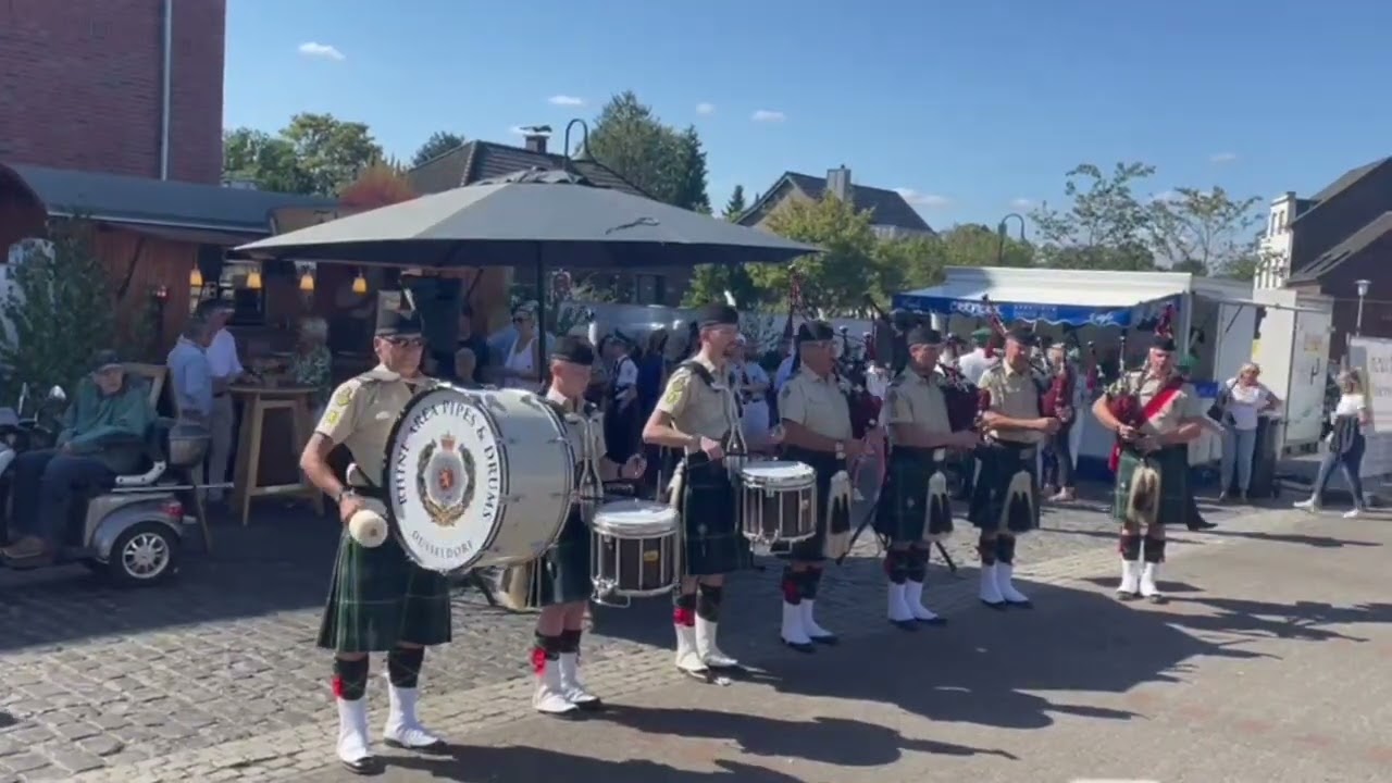 Rhine Area Pipes & Drums beim Königsvogelschuss in Krefeld-Fischeln