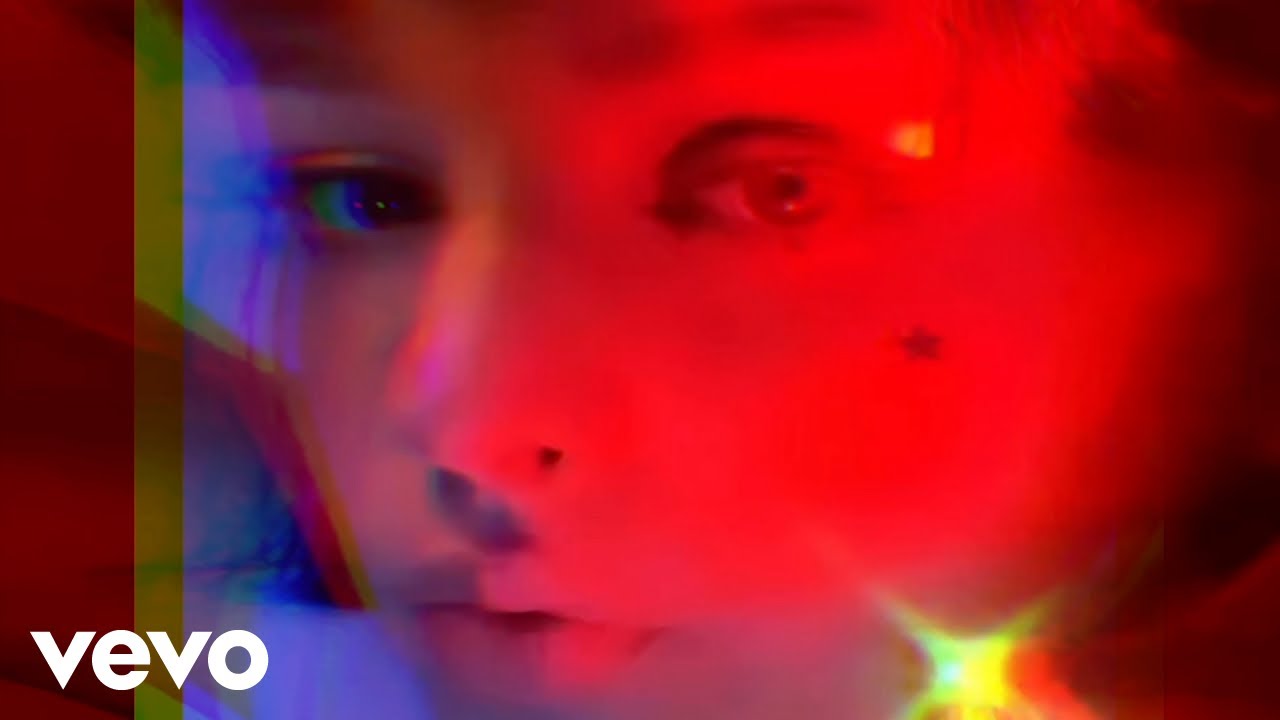 Raissa - COLD FEET (Official Visualizer)