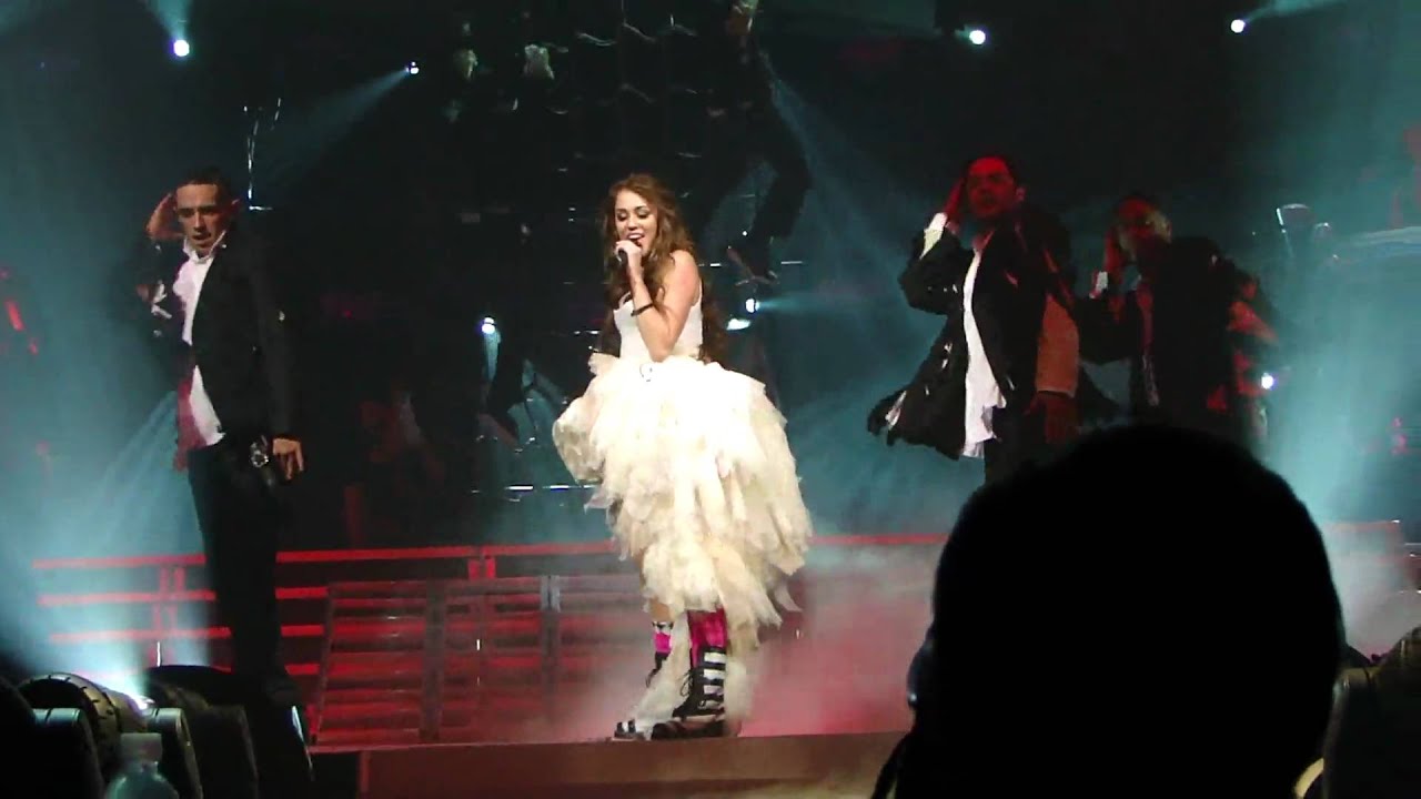 Miley Cyrus - Best Quality - Fly on the Wall HD - Wonder World 2009 concert LIVE in Portland