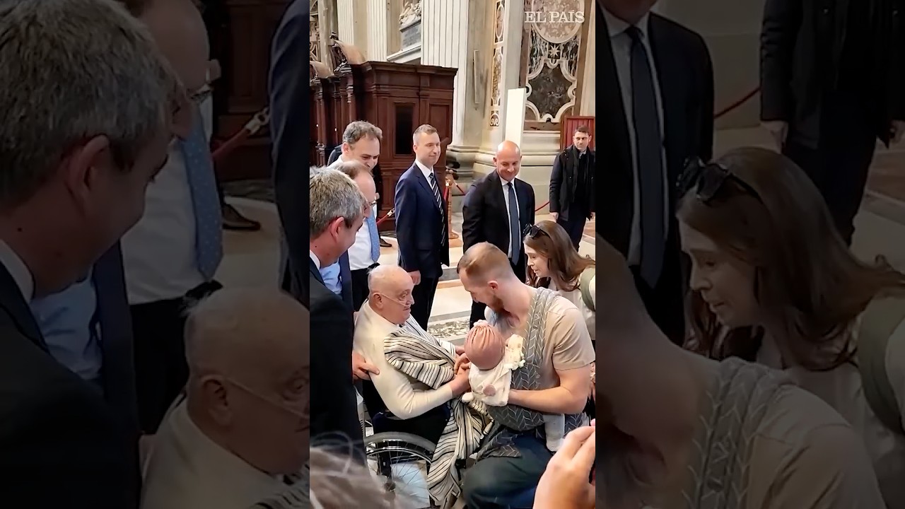 El momento en que el Papa visita por sorpresa la Bas&iacute;lica de San Pedro #shorts