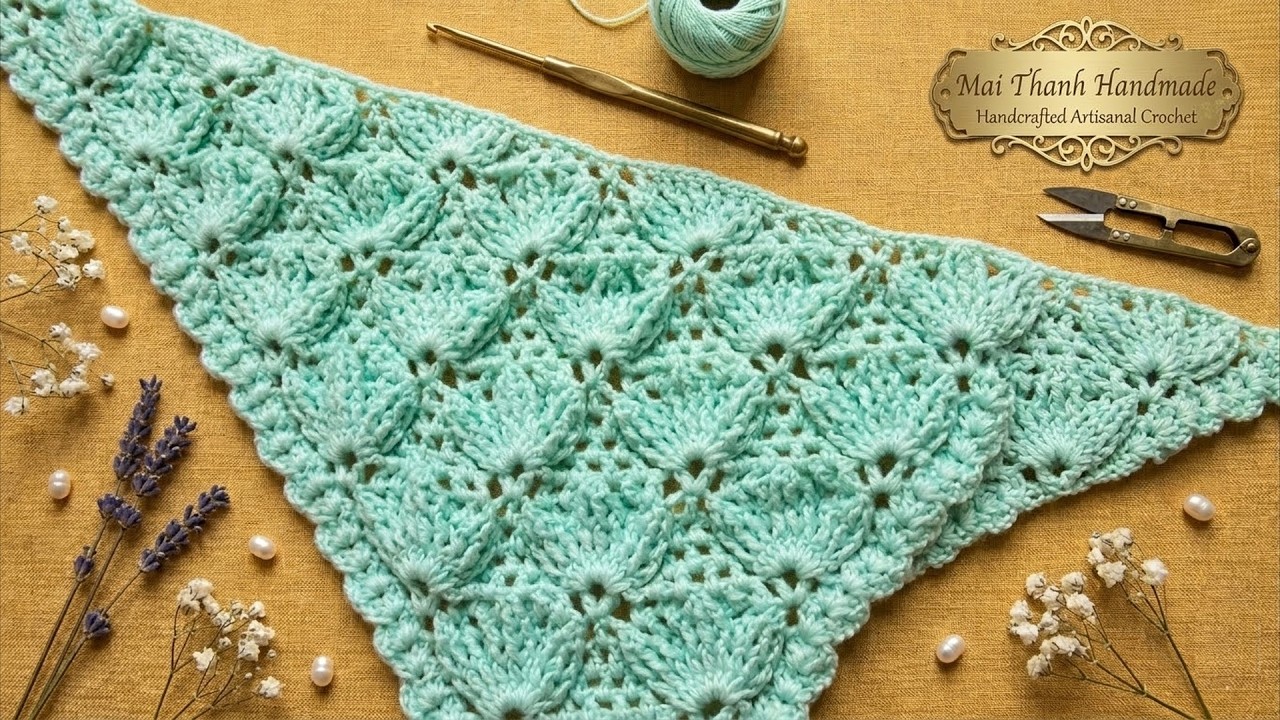 Crochet 3D scarf I Crochet triangle scarf pattern (Eng sub) I móc khăn quấn cổ tam giác