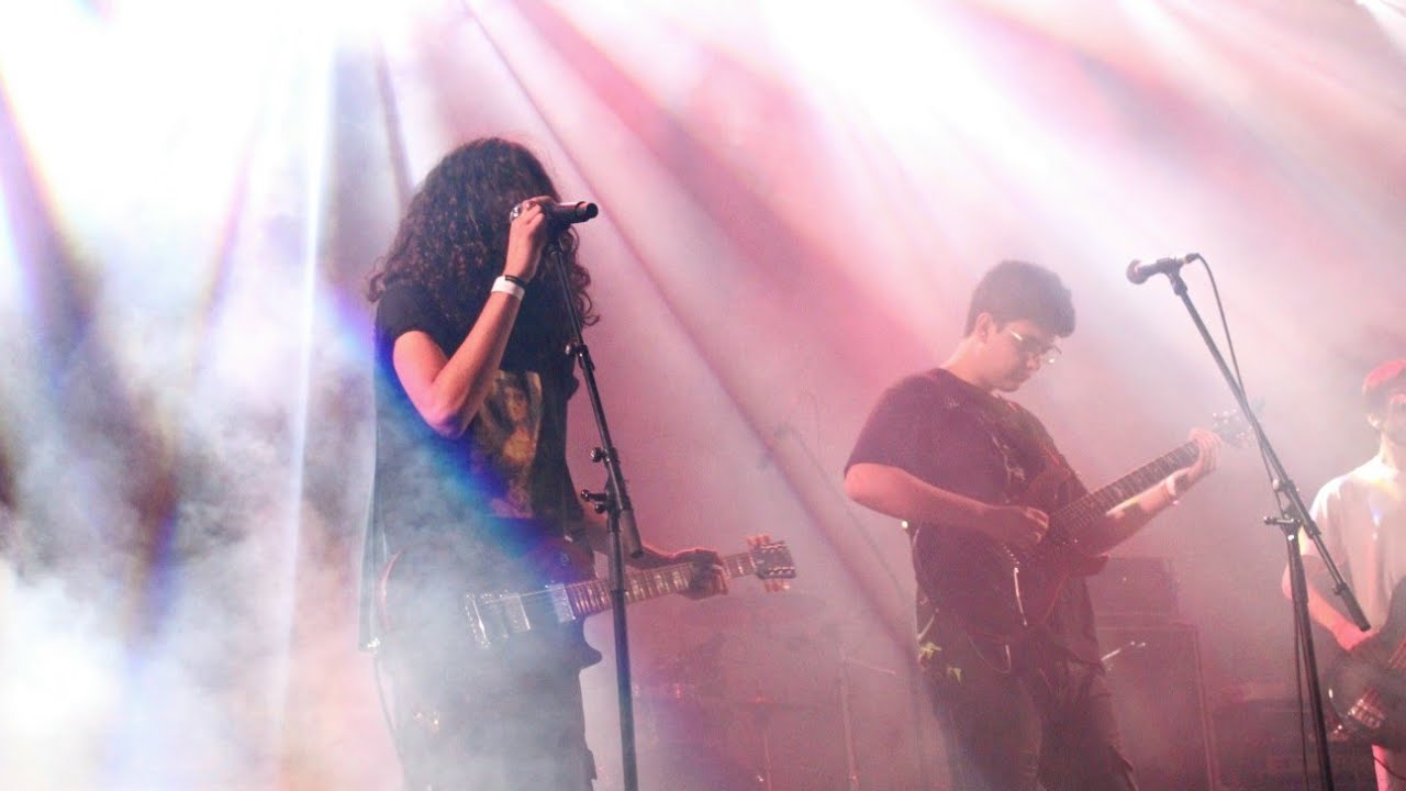 BUZZ - To Paidi Sto Parathiro - Live at Fengaros High