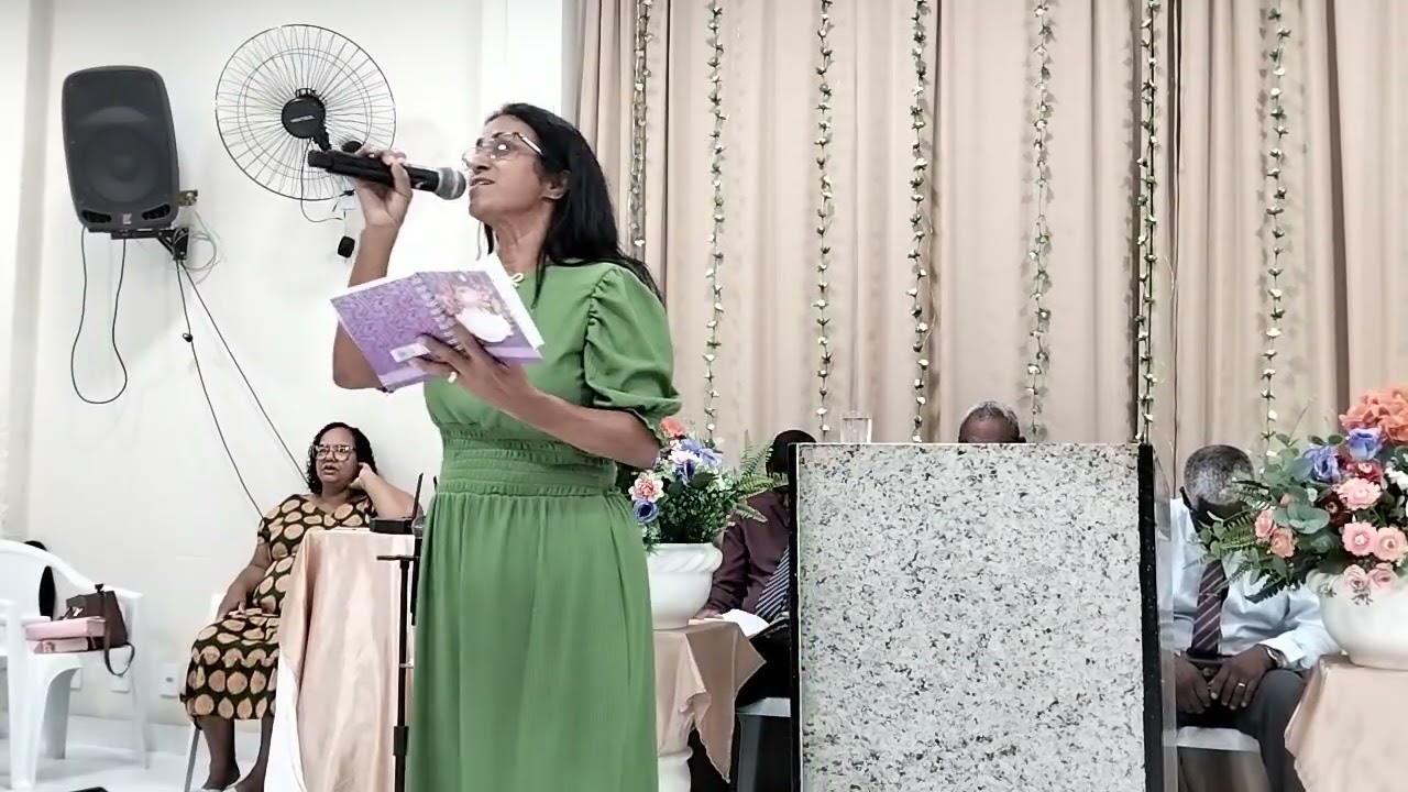 VÉJA MISS CREMILDA CANTANDO O HINO DA HARPA CRISTAÕ NUMERO15