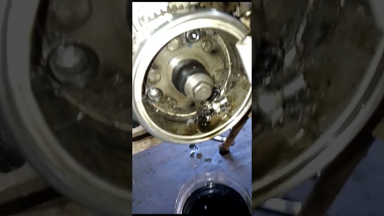 Esto pasa cuando cambian el Bendix de arranque y no le ajustan bien!!