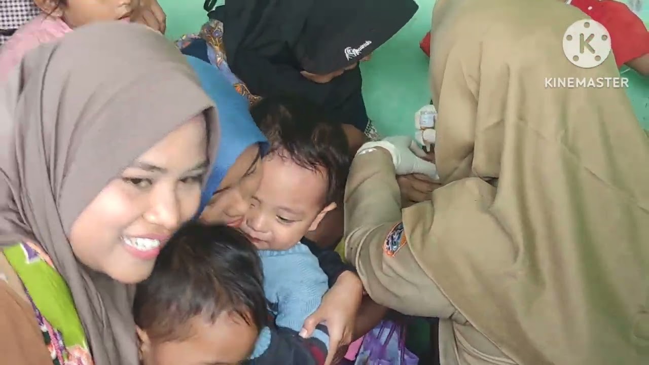 PIN POLIO DI POSYANDU SEMI DESA BANYUMUDAL KEC MOGA KABUPATEN PEMALANG