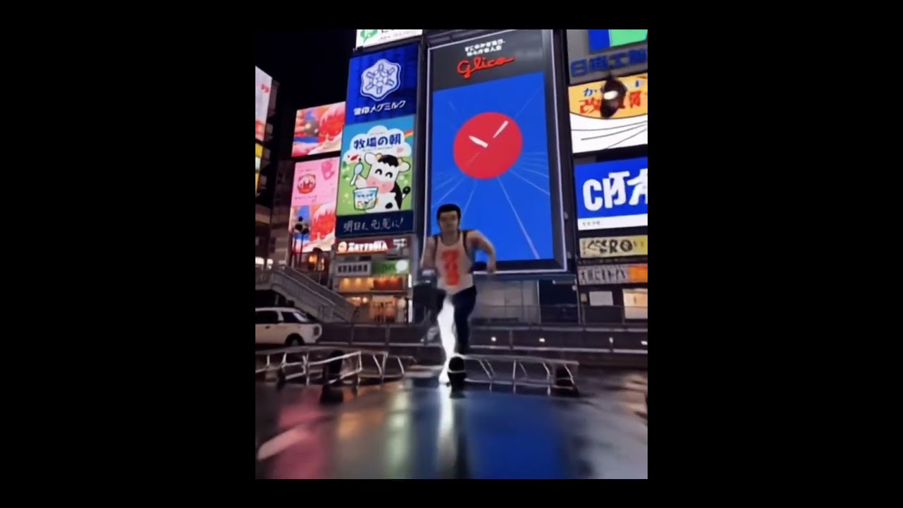 Glico Man Runs into Real Life in Dotonbori, Osaka ⚡🏃&zwj;♂️