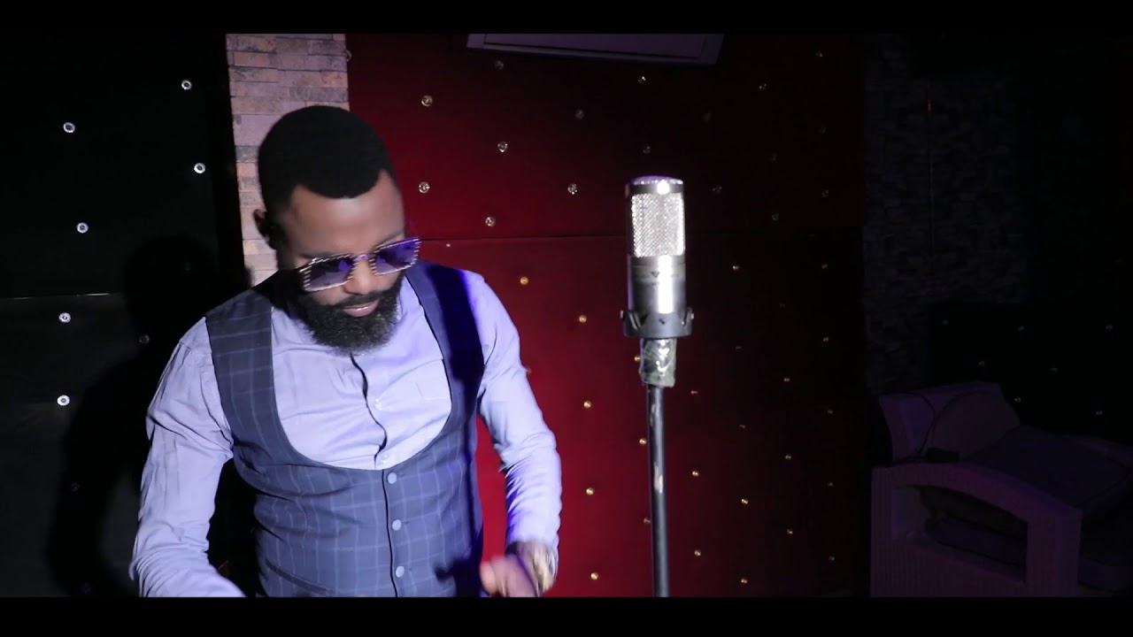 Acoustique ZOULOU KAKE dans la peau de ADOLPHE DOMINGUEZ