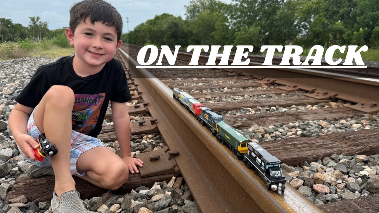 TOY TRAINS & BNSF SPOTTED!!