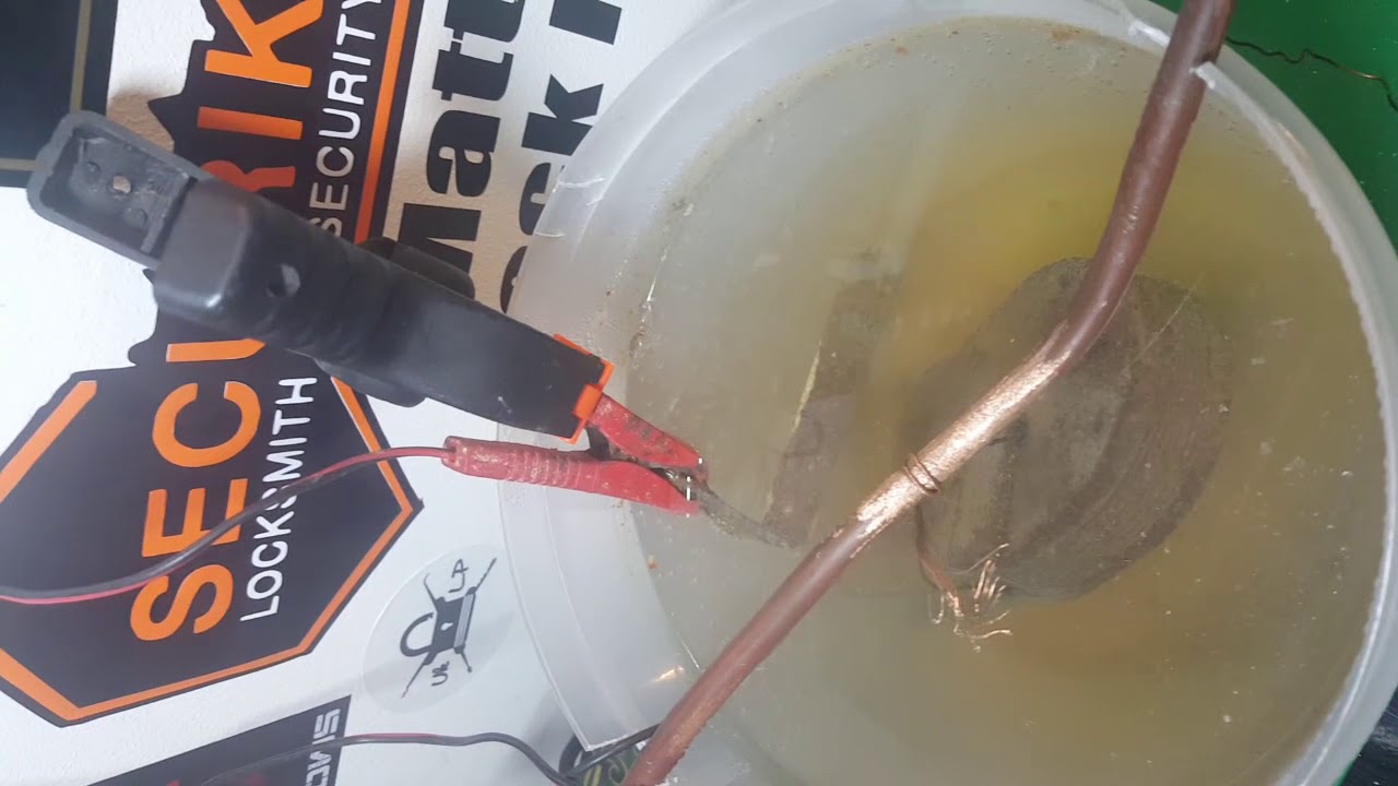 Chubb Cruiser Padlock Revieved after 7 hours Electrolysis and 7 hours Vinegar and Salt Bath