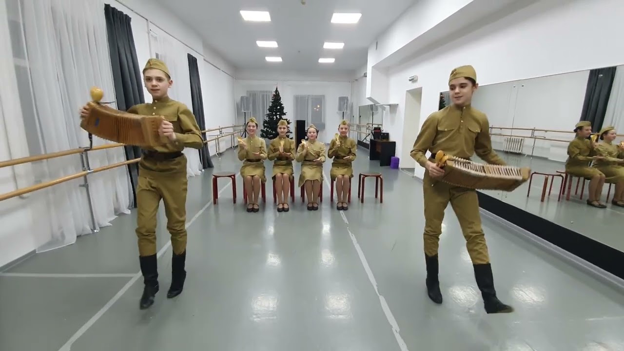 Попурри на тему военных песен.  Ансамбль ложкарей 
