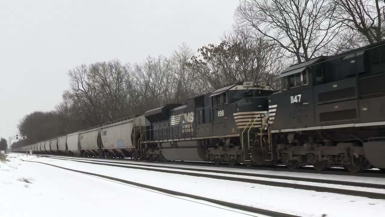 NORFOLK SOUTHERN GE ES44AC Southbound Grain Train