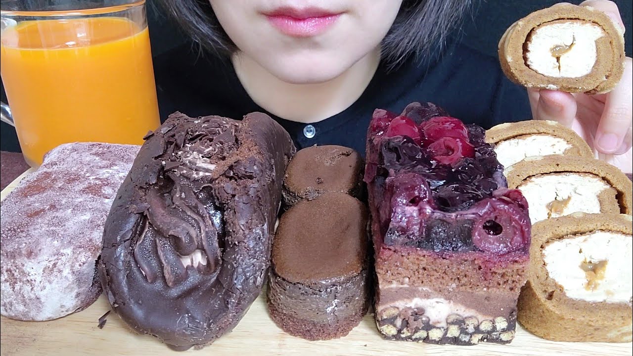 카페오레롤케익, 초코체리 케이크, 수플레, 초코오믈렛, 티라미수떡, 당근주스 먹방 Chocolate cherry cake, omelet, carrot juice mukbang